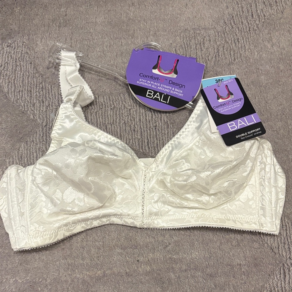 Bali Women's Cream Lace Bra NWT